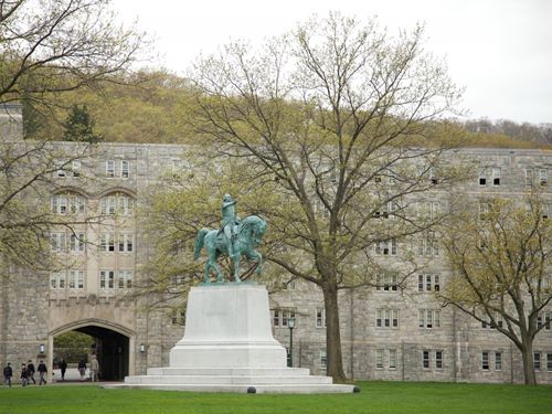 mot-ngay-o-hoc-vien-quan-su-hoa-ky (2).jpg